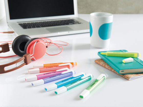 Surligneur format stylo STABILO swing coolPochette de 4 surligneurs jaune + bleu + vert + rose 275/4 – Image 6