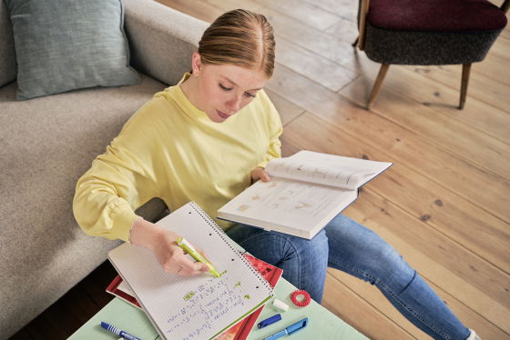 Surligneur format stylo STABILO swing coolPochette de 4 surligneurs jaune + bleu + vert + rose 275/4 – Image 9