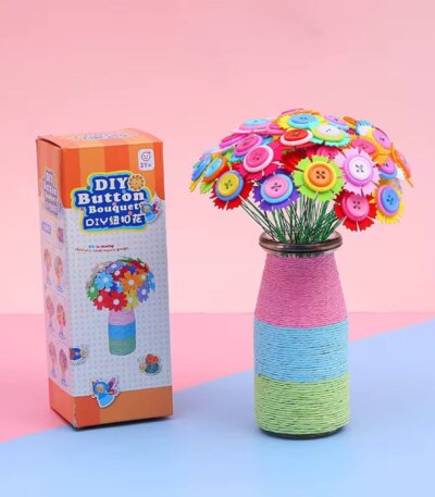 Kit DIY Fleurs Boutons montrant la boîte et le bouquet fini, développe la motricité fine de l'enfant.