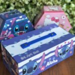 Cette mallette est un kit de dessin Disney Stitch de 54 pièces conçu pour les activités artistiques des enfants.