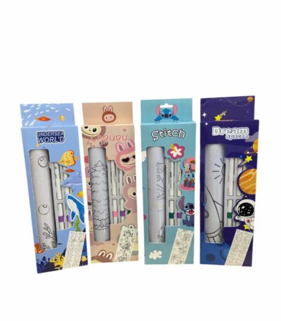 Un rouleau de papier à colorier d'environ 3 mètres (10 pieds) avec des motifs illustrés.