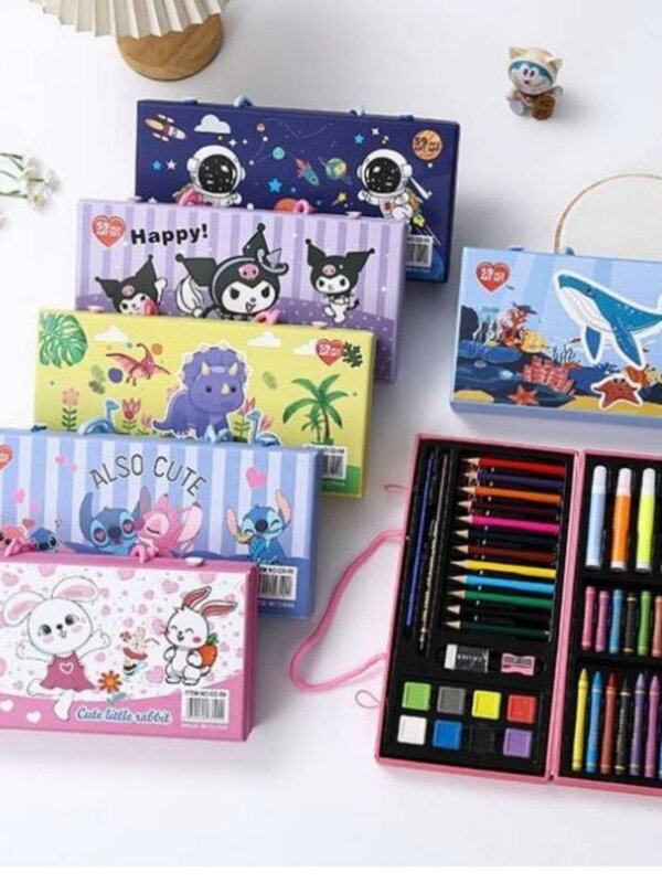 Mallette de dessin pour enfant avec crayons de couleur, feutres, crayons cire, peinture et accessoires, présentée dans un coffret coloré à motifs cartoon.