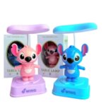 Lampe de table LED Stitch en version rose et bleue avec base Swing et abat-jour lumineux.