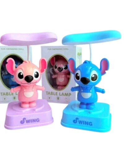 Lampe de table LED Stitch en version rose et bleue avec base Swing et abat-jour lumineux.