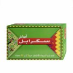 Boîte de jeu éducatif « أحرف » pour enfants, fond vert avec plateau coloré et lettres arabes, destiné aux enfants de 5 à 10 ans pour apprendre l’alphabet en s’amusant.
