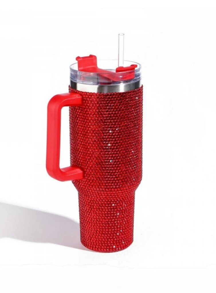 "Mug de voyage 1,2L en acier inoxydable avec revêtement intégral en cristaux rouges et poignée ergonomique."