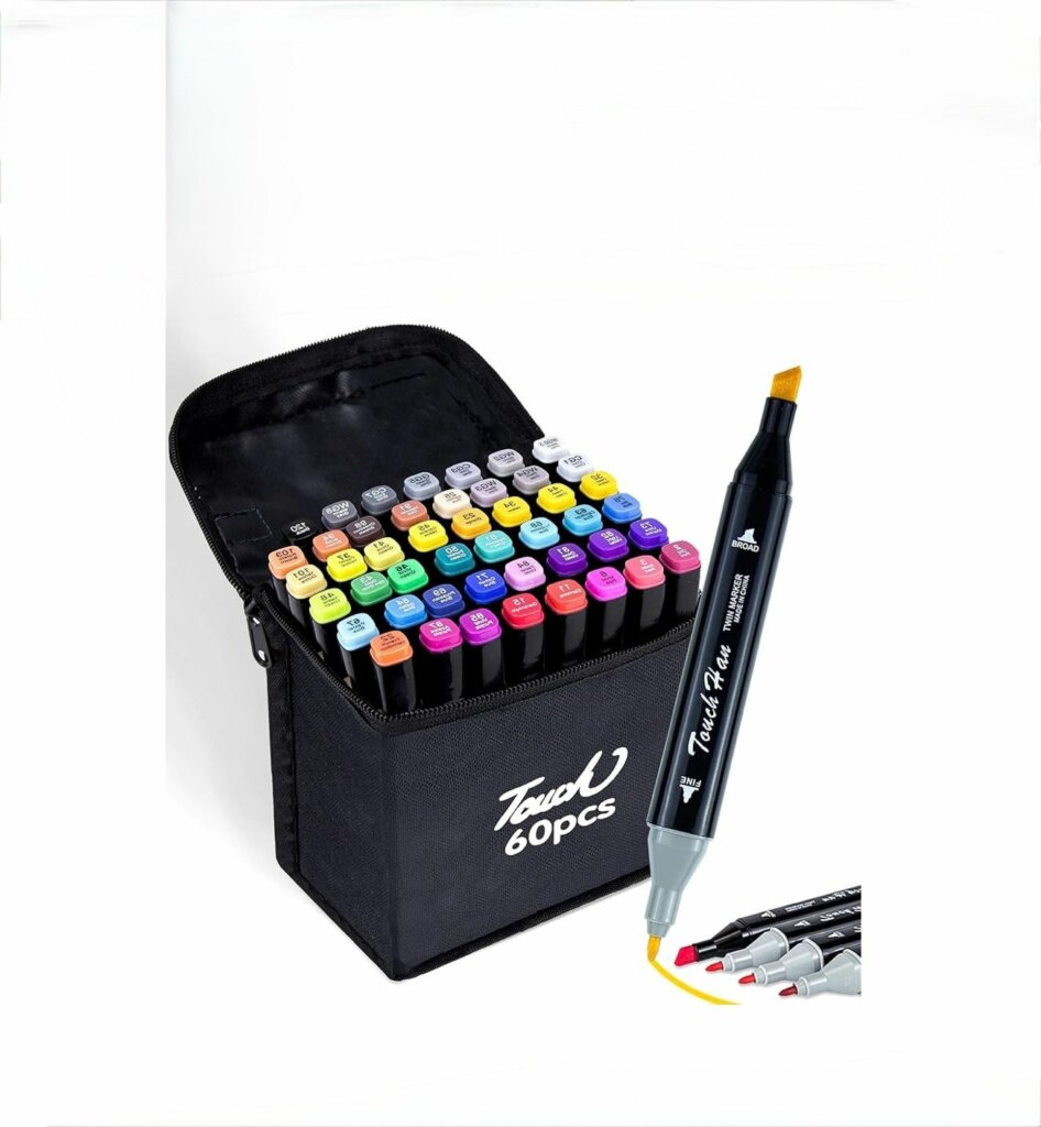 Une trousse de transport noire ouverte contenant un ensemble organisé de 60 feutres marqueurs à alcool "Touch Han" multicolores