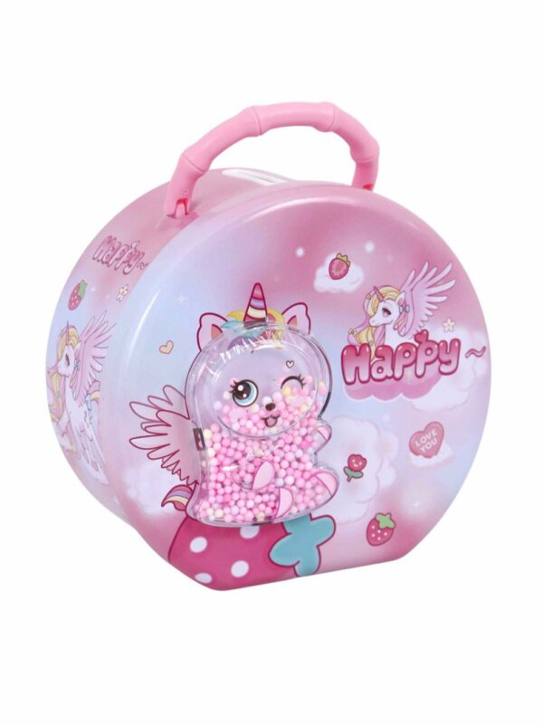 Cette image présente une tirelire licorne magique pour enfants, conçue comme une petite mallette rose portable avec une poignée