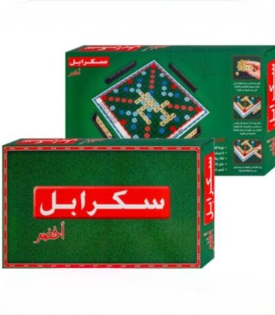 Cette image présente une version en arabe du célèbre jeu de société Scrabble