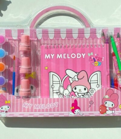 Il contient également des tampons décoratifs pour personnaliser les créations