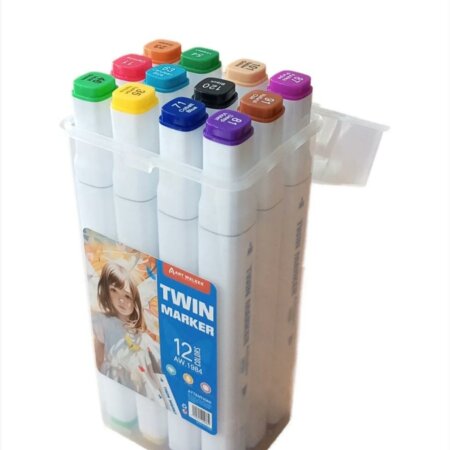 Les feutres sont rangés verticalement dans un boîtier en plastique transparent rigide avec un couvercle à charnière.