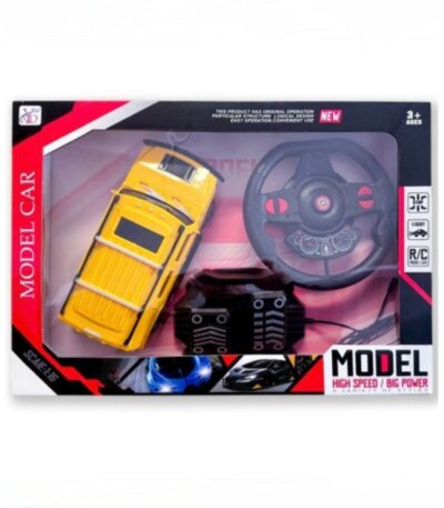 Un coffret de jeu "Racing" contenant une voiture télécommandée rouge à l'échelle Le véhicule, au design de supercar aérodynamique, est présenté dans un emballage noir et transparent qui laisse voir ses accessoires.