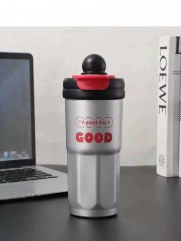 Cette gourde est un tumbler isotherme conçu pour maintenir la température des boissons chaudes ou froides