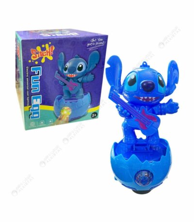 Figurine bleue de Stitch tenant une guitare rose, posée sur une base en forme de coquille avec une lumière intégrée, présentée à côté de sa boîte violette marquée « Stitch Fun Egg », jouet lumineux et sonore pour enfants de 3 ans et plus.