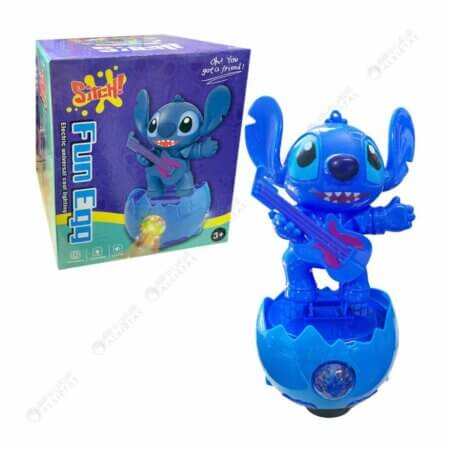 Figurine bleue de Stitch tenant une guitare rose, posée sur une base en forme de coquille avec une lumière intégrée, présentée à côté de sa boîte violette marquée « Stitch Fun Egg », jouet lumineux et sonore pour enfants de 3 ans et plus.