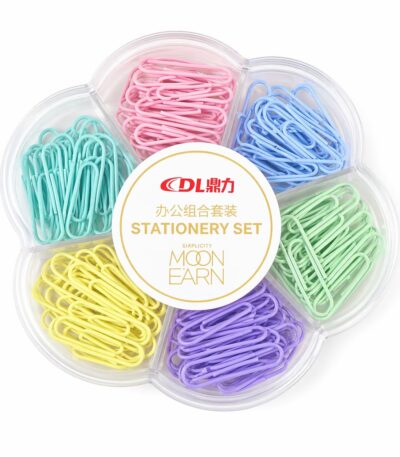 Boîtier transparent en forme de fleur contenant des trombones métalliques de couleurs pastel : rose, bleu, vert, violet, jaune et turquoise