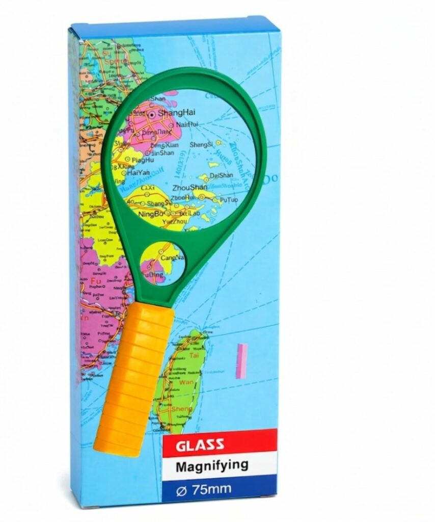 Loupe à main ergonomique avec lentille principale en verre de 75mm et lentille de précision intégrée, monture robuste bicolore pour lecture et observation.
