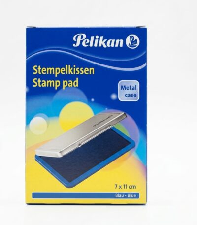 Tampon encreur bleu Pelikan avec boîtier en métal ouvert, format 7 x 11 cm pour usage bureautique