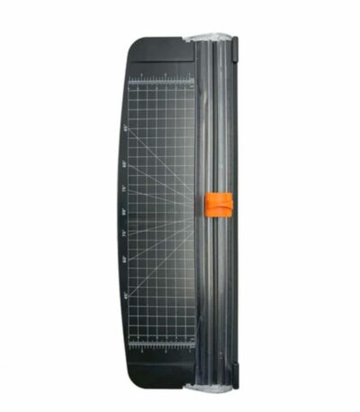 Massicot noir avec plateau gradué, guide d'angle blanc, barre de pression transparente et curseur de lame orange