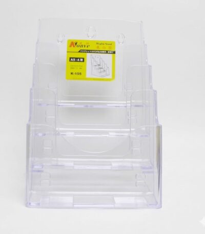 Présentoir de prospectus transparent à 4 niveaux en cascade, conçu pour des brochures de format A5, avec une structure en plastique rigide et transparente.