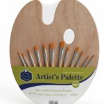 Palette d’artiste en bois naturel avec surface lisse et trou pour le pouce, accompagnée de 12 pinceaux à poils synthétiques de tailles et formes variées
