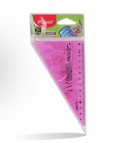 Une équerre rose translucide de 15 cm de la marque Maped, modèle Twist 'n Flex, présentée verticalement dans son emballage d'origine. L'emballage cartonné en haut montre le logo rouge Maped et des illustrations bleues démontrant la flexibilité et la résistance de l'outil scolaire.