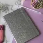 Carnet pailleté argenté Maped A5 avec élastique de fermeture, papeterie esthétique et fournitures de bureau pour fille.