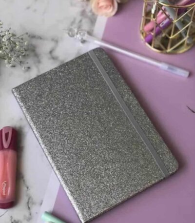 Carnet pailleté argenté Maped A5 avec élastique de fermeture, papeterie esthétique et fournitures de bureau pour fille.