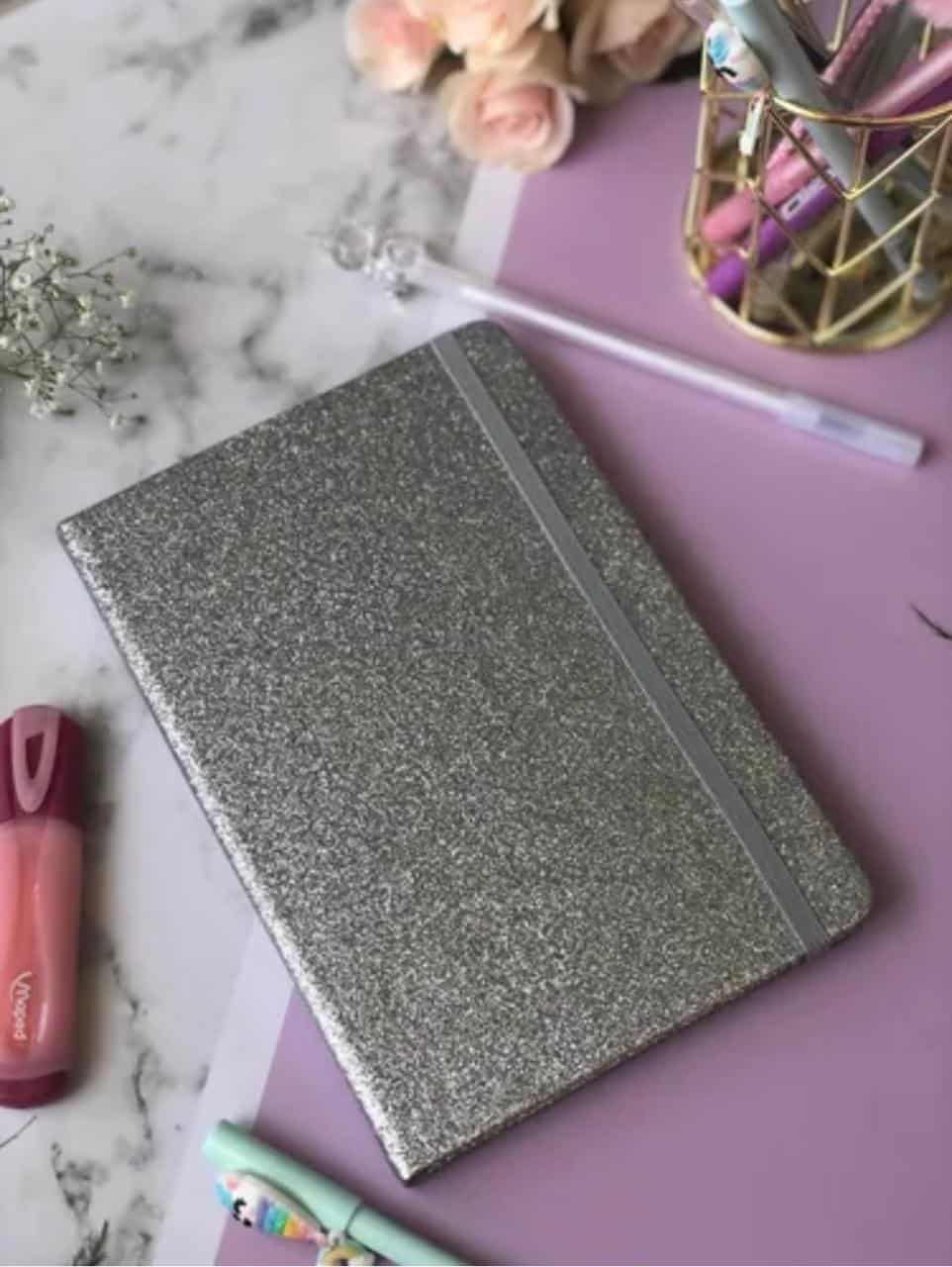 Carnet A5 Pailleté Argenté « Glitter Sparkle » Carnet pailleté argenté Maped A5 avec élastique de fermeture, papeterie esthétique et fournitures de bureau pour fille.