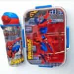 Boîte à lunch et gourde Spider-Man pour enfant en couleurs rouge et bleu avec illustrations du super-héros Spider-Man.