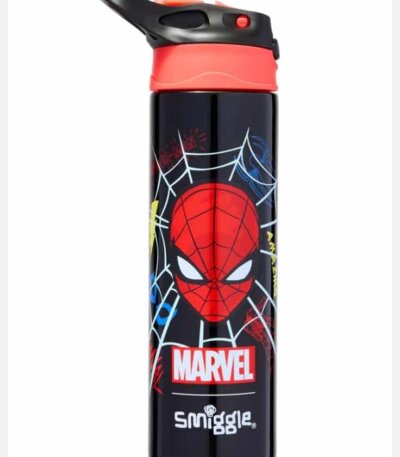 Gourde noire et rouge Marvel Spider-Man par la marque Smiggle, dotée d'un bouchon sport noir avec poignée.