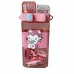 Gourde rose rectangulaire Hello Kitty à double compartiment avec paille et bandoulière assortie.