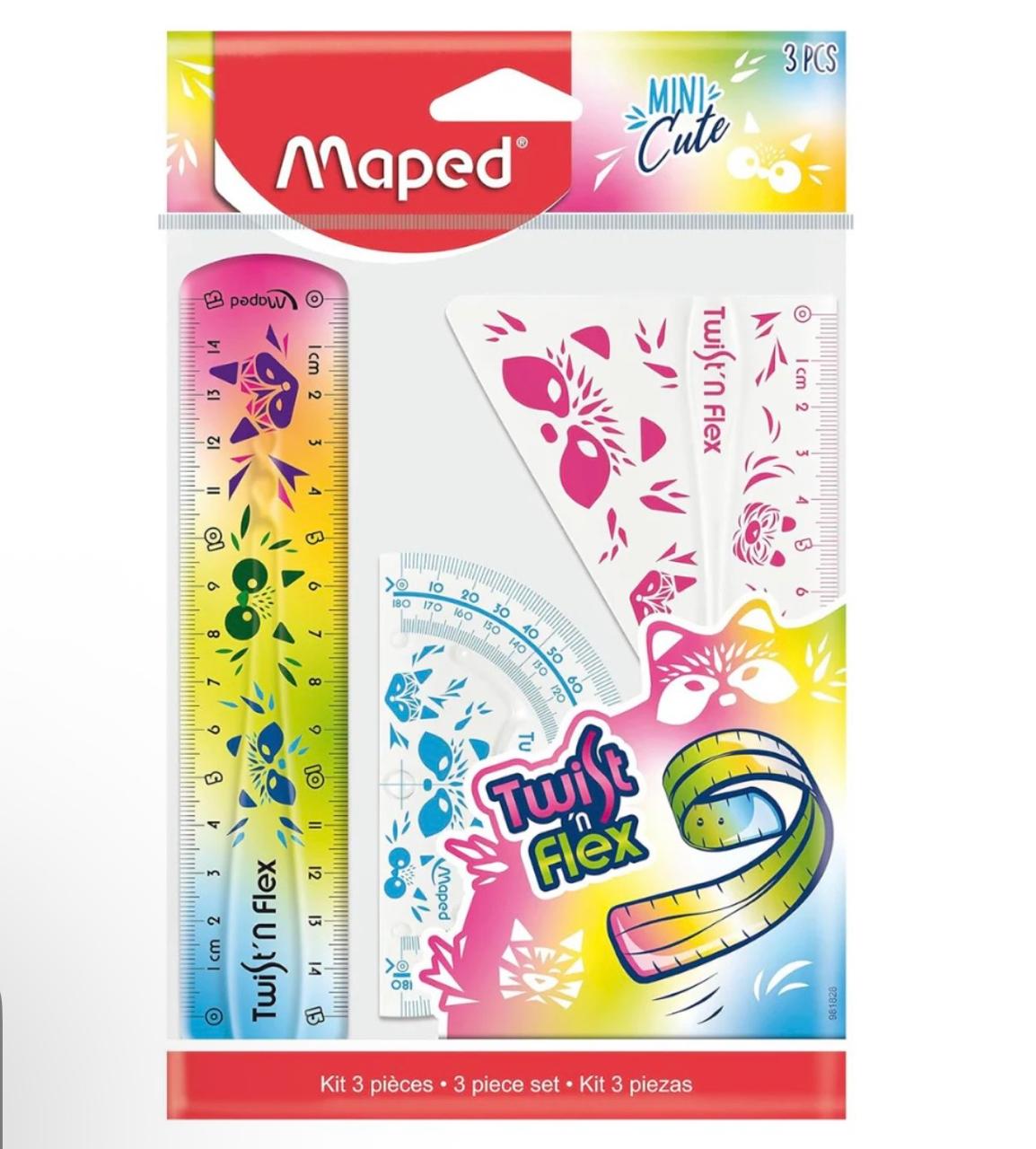 Kit de traçage 3 pièces Twist'n Flex Mini Cute Maped. Un emballage transparent de fournitures scolaires de la marque Maped, portant les inscriptions « Mini Cute » et « Twist'n Flex ». Le paquet contient un kit de traçage de 3 pièces décoré avec des motifs d'animaux mignons et colorés. À gauche, une règle jaune et bleue de 15 centimètres ornée de petits dessins d'animaux. Au centre, un rapporteur de 180 degrés transparent avec des motifs bleus et roses. À droite, une équerre blanche et rose décorée de visages de chats et de renards stylisés. Le bas de l'emballage rouge indique « Kit 3 pièces • 3 piece set • Kit 3 piezas