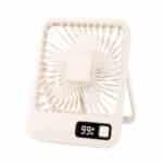 Ventilateur de bureau carré couleur beige crème avec écran LED affichant 99% et béquille arrière.