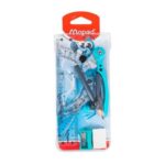 Un emballage de fournitures scolaires de la marque Maped, combinant du carton rouge en haut et un blister en plastique transparent. Le lot comprend plusieurs instruments de géométrie illustrés sur un fond bleu ciel avec la mascotte d'un oiseau bleu souriant. À l'intérieur se trouvent un compas de couleur rose et noir maintenant un crayon de bois noir, un rapporteur et une règle transparente graduée bleue, un taille-crayon bleu et une petite gomme blanche. Le logo Maped est inscrit en blanc sur le bandeau supérieur rouge.