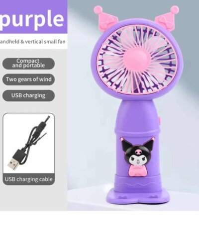 Mini ventilateur de poche violet pour enfant avec oreilles de chat et motif Kuromi sur le manche.