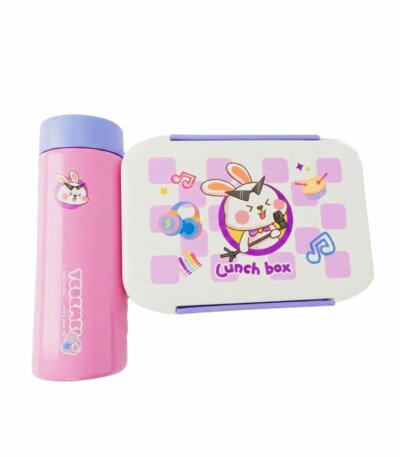 Ensemble repas pour enfant composé d'une gourde rose à bouchon violet et d'une lunch box assortie blanche et violette ornée d'un motif de lapin chanteur.