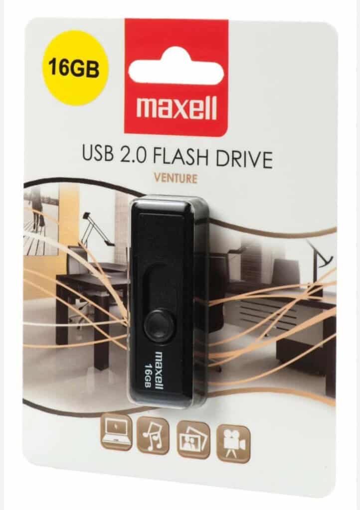 une clé USB de marque Maxell, modèle Venture, emballée dans son blister d'origine.