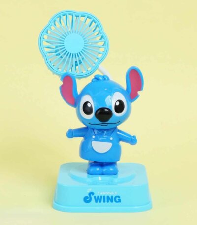 Mini ventilateur de bureau bleu en forme de Stitch avec une base marquée "Joyful Swing".