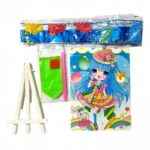 Un kit complet de broderie diamant pour enfants présenté sur fond blanc. La toile rectangulaire à droite montre une illustration de style manga/anime représentant une petite fille aux longs cheveux bleus et aux grands yeux étincelants, portant une robe colorée jaune, rose et verte ainsi qu'un chapeau assorti. Elle est entourée d'un lapin en peluche blanc, d'un petit chat jaune volant, d'un ballon en forme de cœur et d'un arc-en-ciel. À gauche de la toile se trouve un petit chevalet de table en plastique blanc destiné à exposer le dessin.