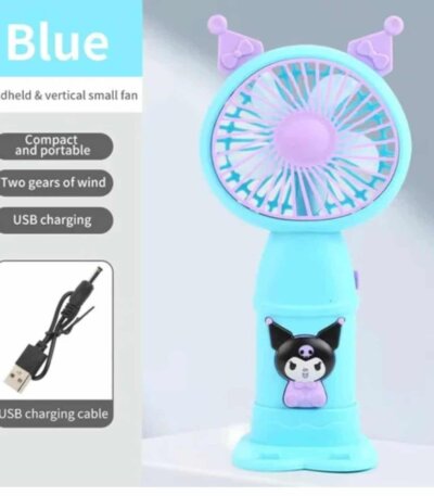 Mini ventilateur de poche bleu pour enfant avec oreilles de chat et motif Kuromi sur le manche