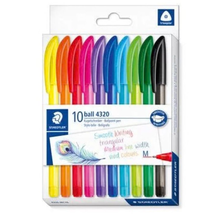 Un étui en carton blanc contenant une pochette de 10 stylos à bille multicolores de la marque « Staedtler », modèle « ball 4320 ». Les stylos disposent d'un corps transparent et d'un capuchon assorti avec un clip incurvé. Ils sont alignés de gauche à droite dans l'ordre suivant : jaune, orange, rouge, rose fuchsia, violet, bleu foncé, bleu clair, vert clair, vert foncé et noir.