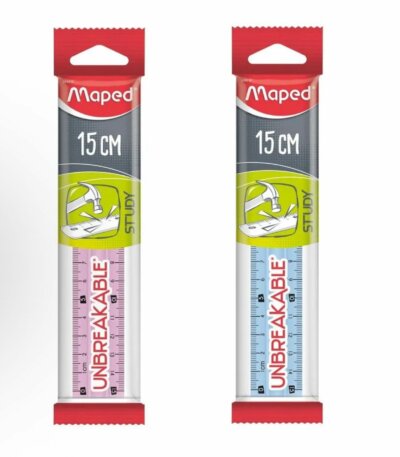 Une équerre rose translucide de 15 cm à angle de 60 degrés de la marque Maped, modèle Twist 'n Flex, disposée verticalement dans son emballage d'origine. Le haut du packaging en carton affiche le logo Maped rouge et une illustration de l'outil en cours de torsion.