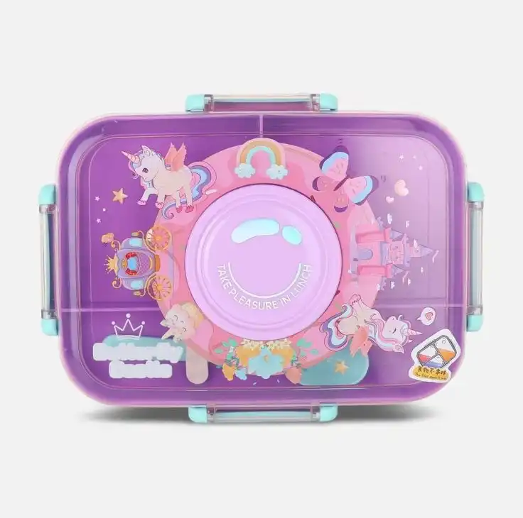 Cette lunch box violette sur le thème des licornes et des arcs-en-ciel est un modèle Butterfly Castle