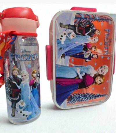 Ensemble de déjeuner pour enfant Disney La Reine des Neiges comprenant une gourde transparente avec paille et sangle rouge, ainsi qu'une boîte à lunch rectangulaire assortie illustrant Elsa, Anna, Kristoff et Olaf.