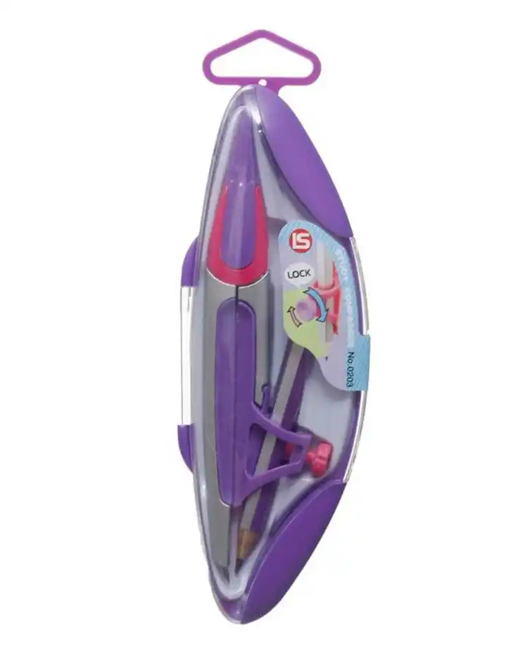 Un compas scolaire de couleur bleu et vert, rangé à l'intérieur d'un étui de protection en plastique bleu en forme de navette ou de feuille. Le couvercle supérieur de l'étui est transparent, laissant apparaître le compas doté de branches en métal gris et en plastique bleu, ainsi qu'un système de blocage avec une molette verte et un petit crayon de bois intégré. Une étiquette à droite indique la marque avec un logo composé des lettres "LS" dans un cercle rouge, accompagnée des mentions "LOCK" et "STUDY COMPASSES No.0203". Le sommet du boîtier est muni d'une boucle d'accroche bleue.
