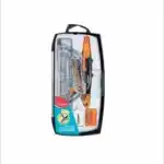 Un coffret de géométrie de la marque Maped présenté dans un étui de protection noir au couvercle en plastique transparent. À l'intérieur, les fournitures sont calées dans un insert blanc : un compas en métal noir et plastique orange de la gamme "Selection College", un mini-crayon à papier orange et noir, une règle graduée et un rapporteur transparents, une petite gomme blanche ainsi qu'un taille-crayon orange. Une étiquette bleue et rouge dans le coin inférieur gauche affiche le logo Maped et la mention "SELECTION COLLEGE" surmontée d'un macaron "METAL". Une boucle d'accroche noire surmonte le boîtier.