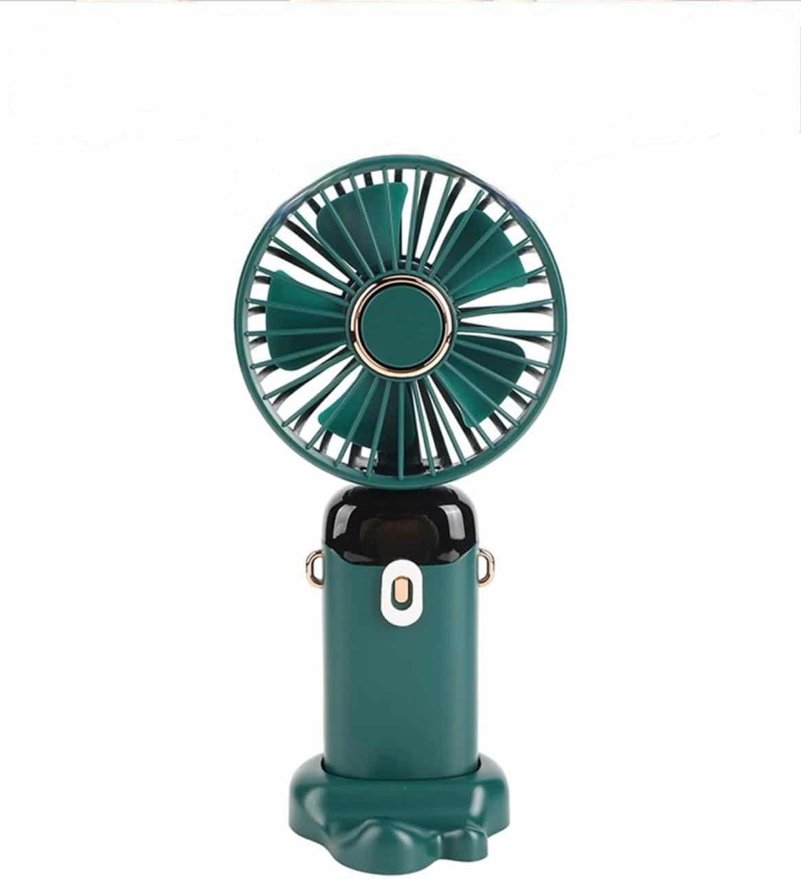 Ventilateur Portable Vert Émeraude & Or – Édition Élégance 3-en-1 Mini ventilateur de poche vert bouteille avec des touches de doré sur la grille et les attaches latérales, présenté sur un fond blanc uni.