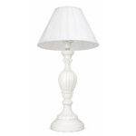 Une lampe de table style shabby chic