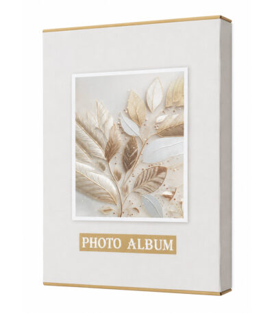 Album photo ivoire grand format à couverture claire avec cadre blanc et motif de feuilles beige et doré